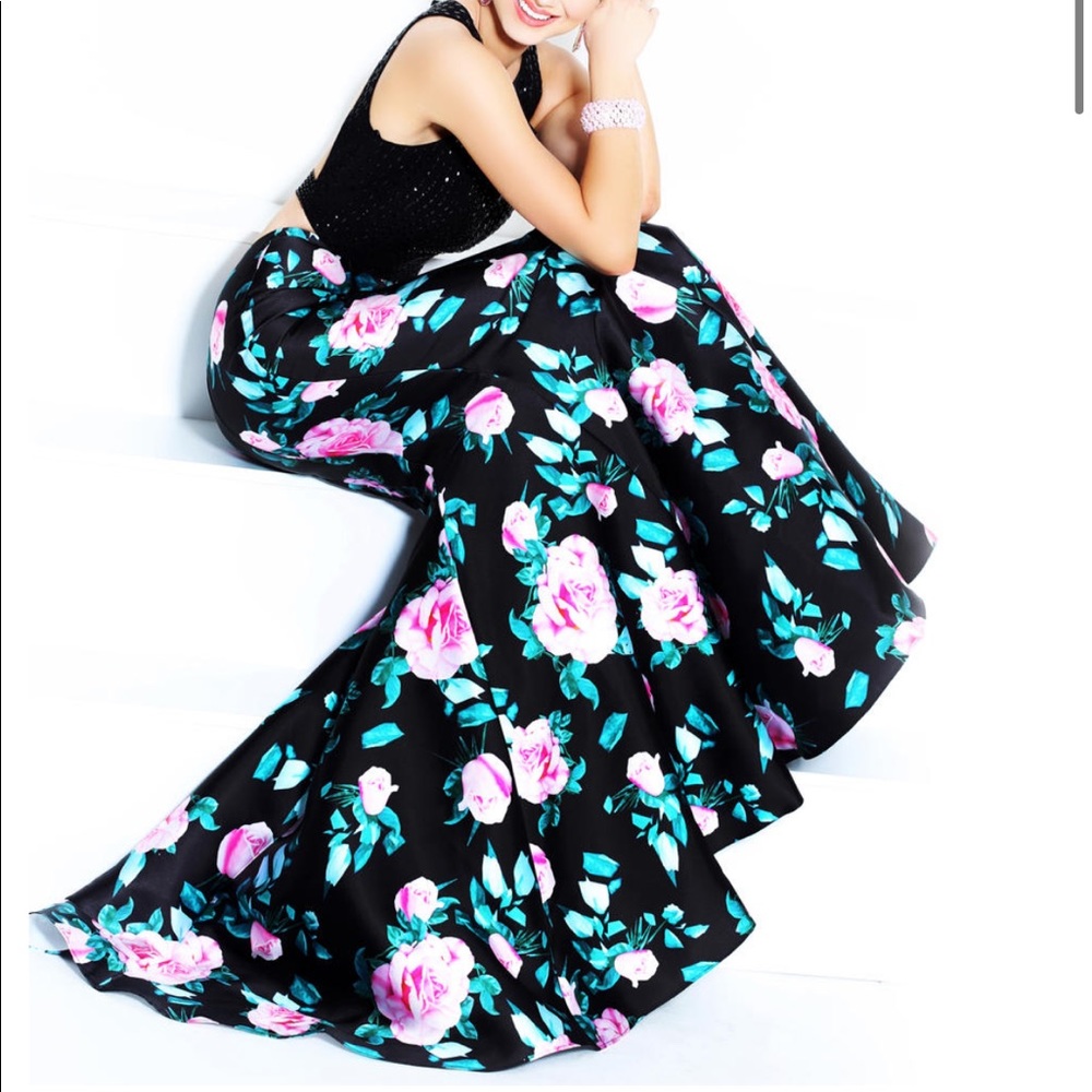 2Cute Two-Piece Floral Prom Dress - Picture 2 of 15